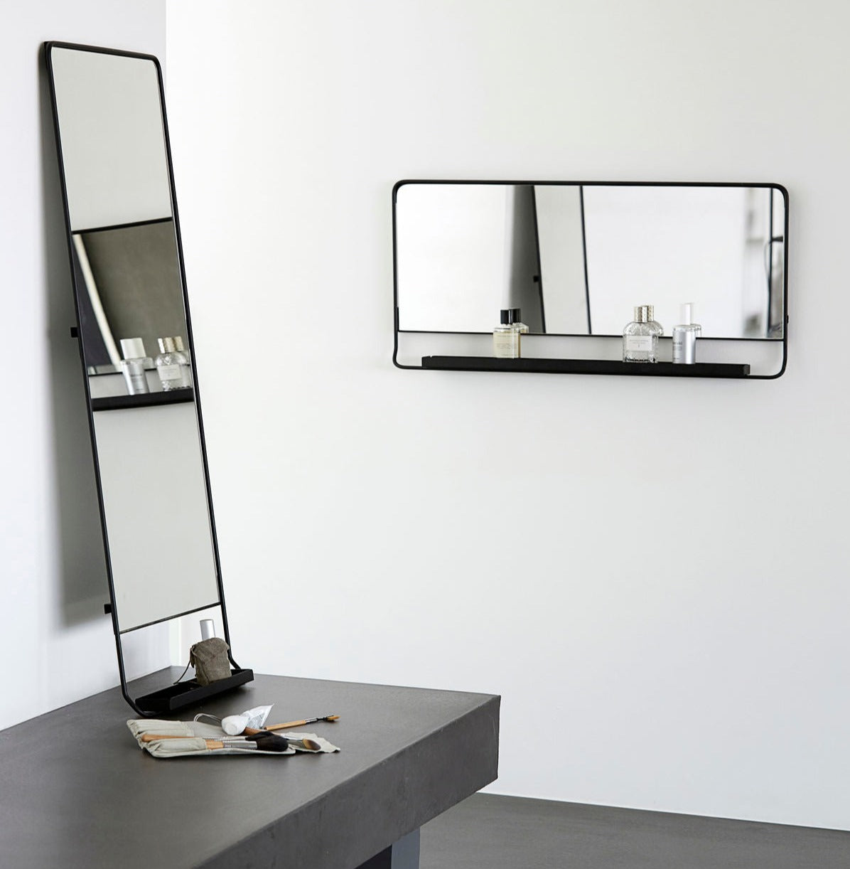 CHIC Mirror w/Shelf | Black by HOUSE DOCTOR (house-doctor-mirror-w-shelf-chic-black-ph0800)
