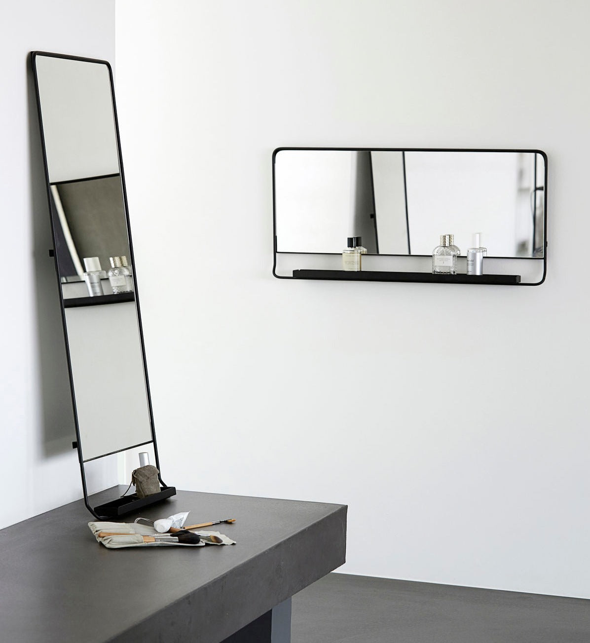CHIC Mirror w/Shelf | Black by HOUSE DOCTOR (house-doctor-mirror-w-shelf-chic-black-ph0801)