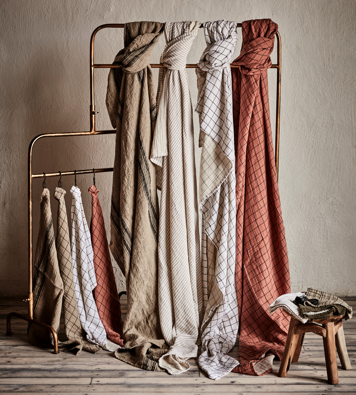 Elsa Cotton Tablecloth - Coral/Black by AFFARI OF SWEDEN (affari-of-sweden-elsa-tablecloth-coral-black)