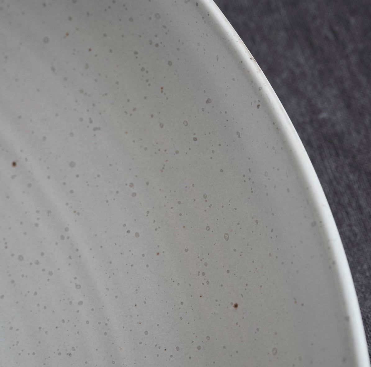 Pion Round Platter 36cm | Grey/White by HOUSE DOCTOR (house-doctor-dish-pion-grey-white-dia-36cm)