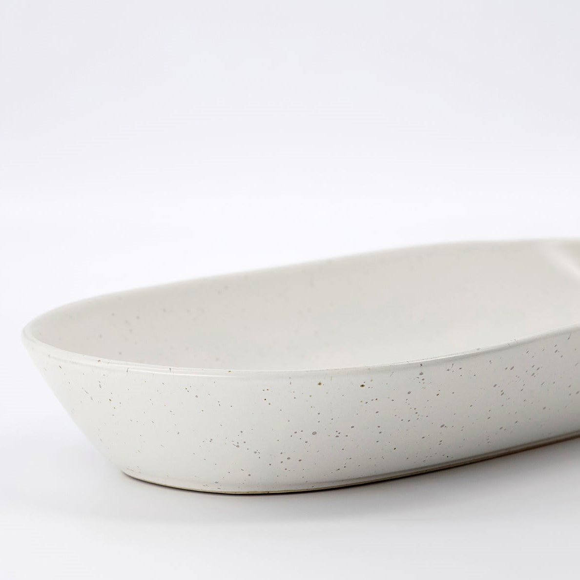 Pion Serving Dish 38cm | Grey/White by HOUSE DOCTOR (house-doctor-serving-dish-pion-grey-white-l-38cm)
