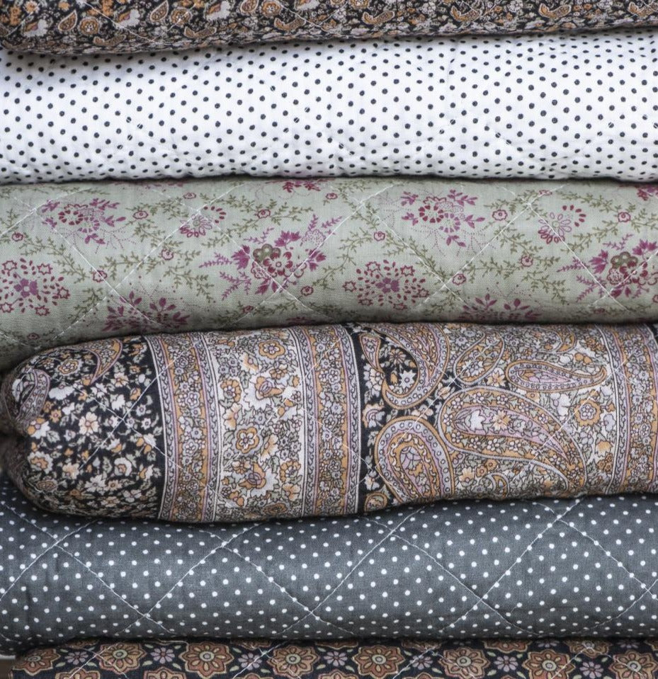 QUILT - Olive/Mini White Dots by IB LAURSEN (ib-laursen-quilt-olive-w-mini-dots)