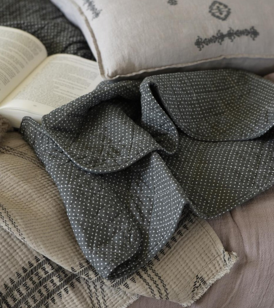 QUILT - Olive/Mini White Dots by IB LAURSEN (ib-laursen-quilt-olive-w-mini-dots)