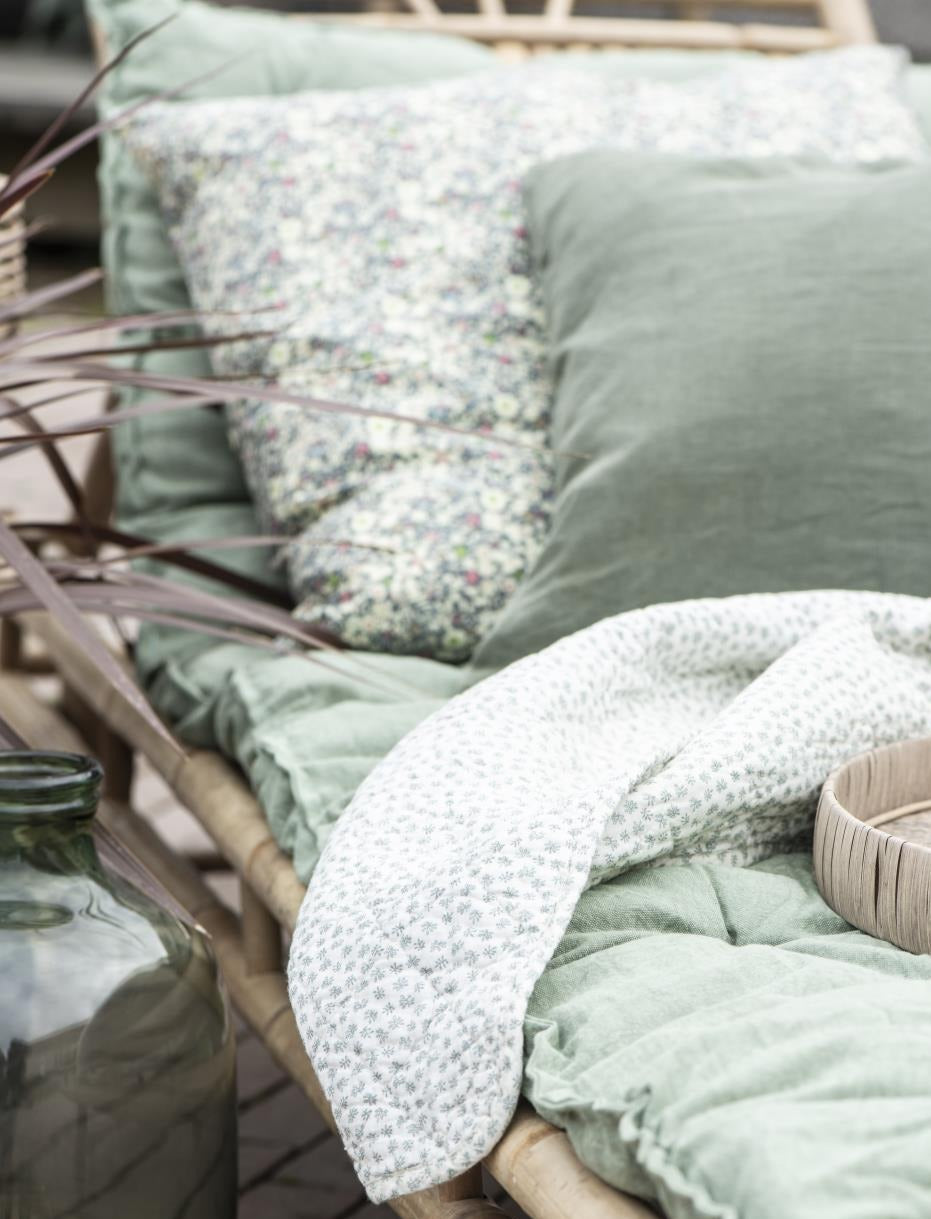 QUILT - White/Green Leaves by IB LAURSEN (ib-laursen-quilt-green-leaves)