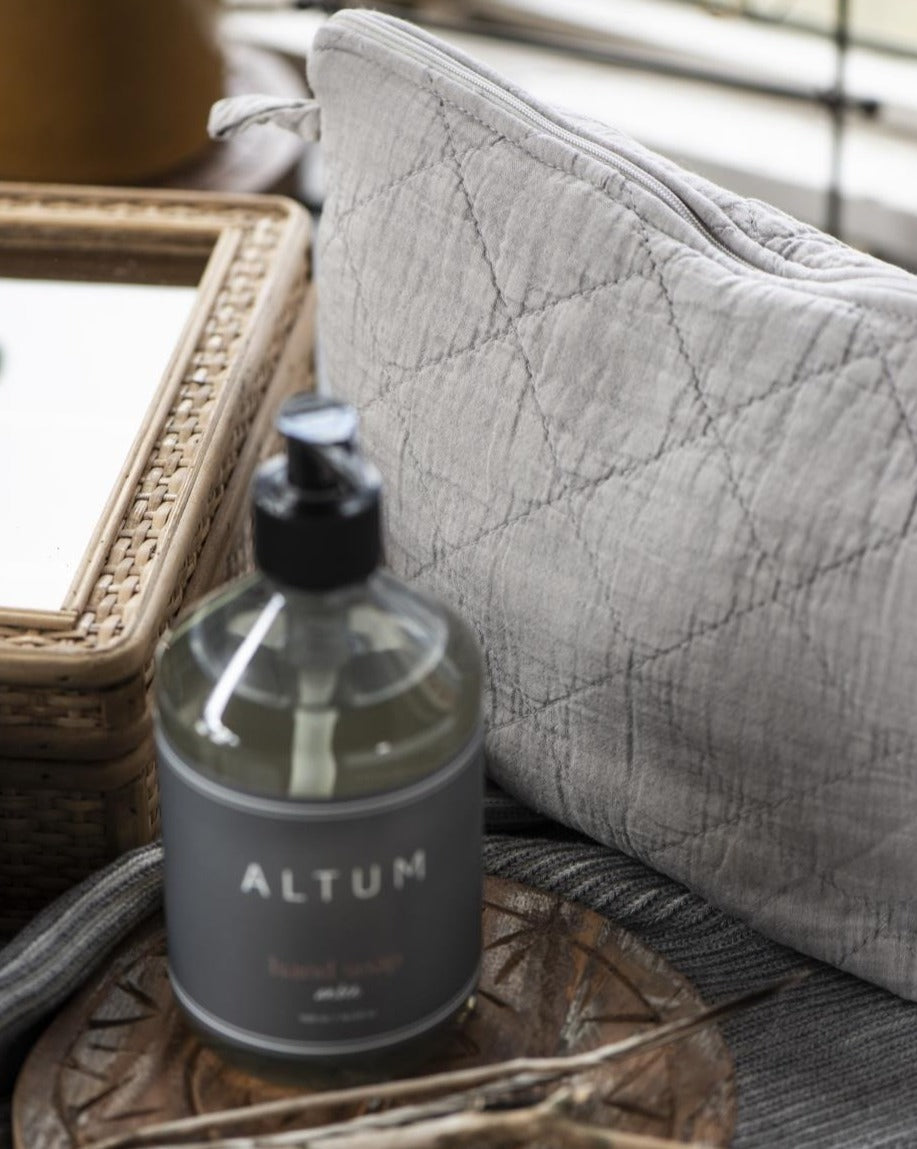 Quilted Travel Pouch - Ash Grey by IB LAURSEN (ib-laursen-toiletry-bag-quilted-ash-grey)