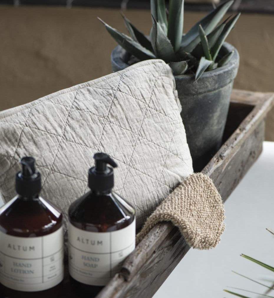 Quilted Travel Pouch - Lichen by IB LAURSEN (ib-laursen-toiletry-bag-quilted-linen)