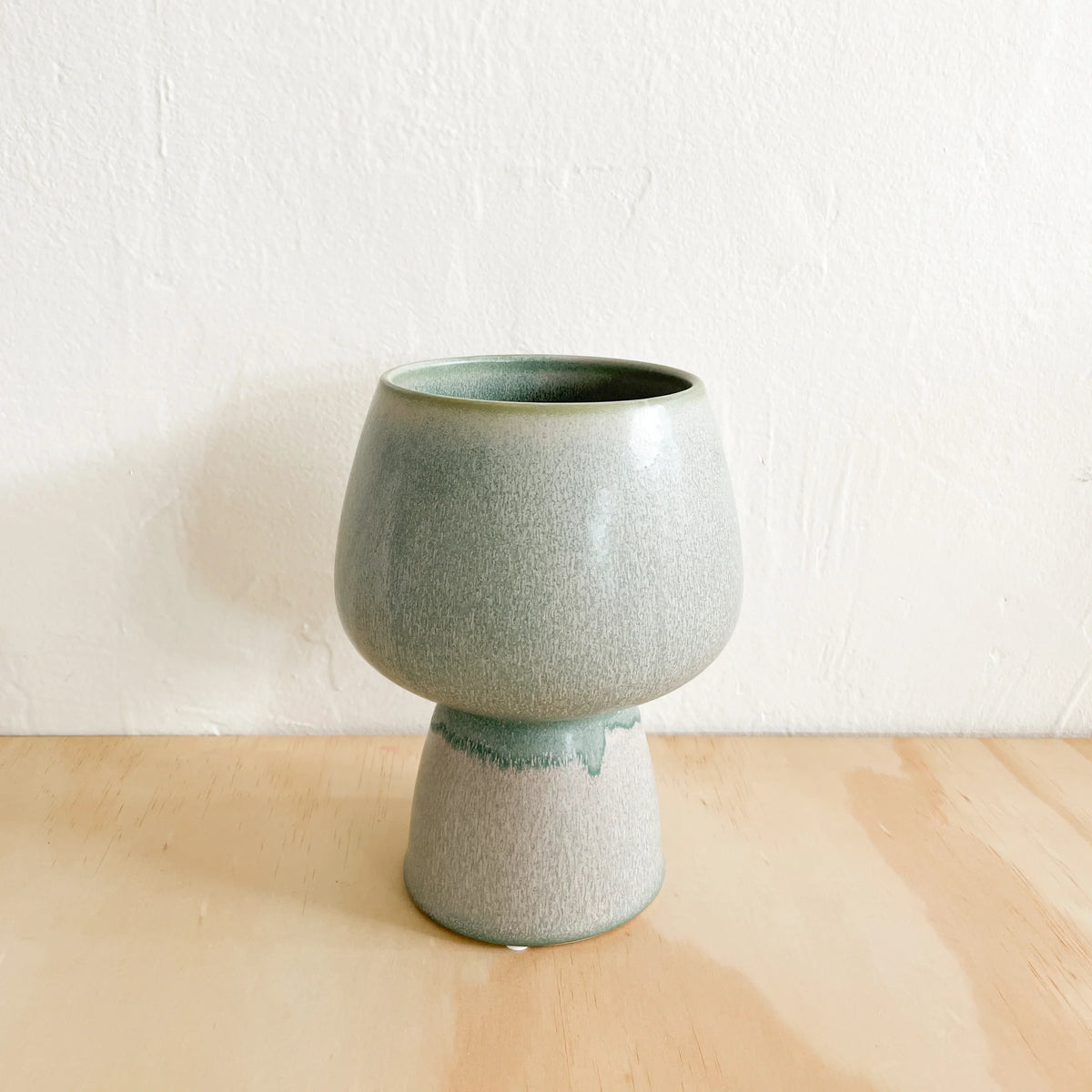 Stoneware Flower Pot L- Grey/Green by MADAM STOLTZ (ms-stoneware-flower-pot-grey)