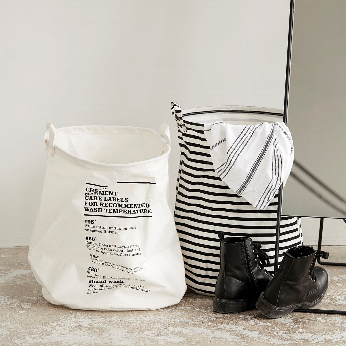 STRIPES 50x40cm Storage Bag | Black/White