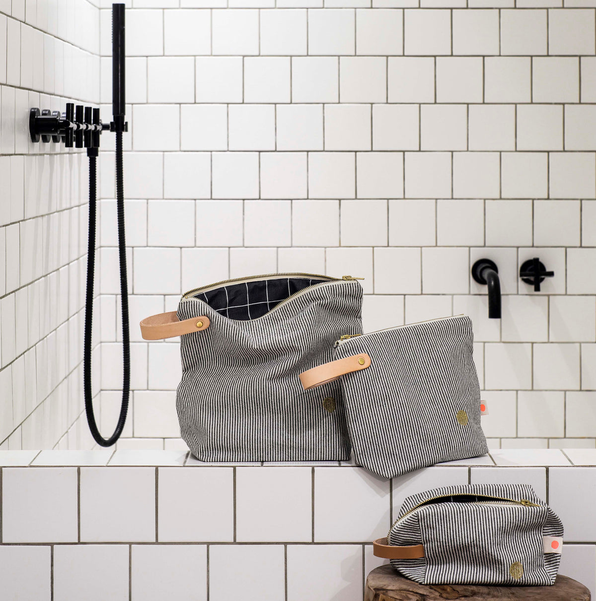 Toiletry Bag Finette GM | Caviar by La Cerise Sur Le Gateau (la-cerise-sur-la-gateau-toiletry-bag-finette-caviar-leather-gm)